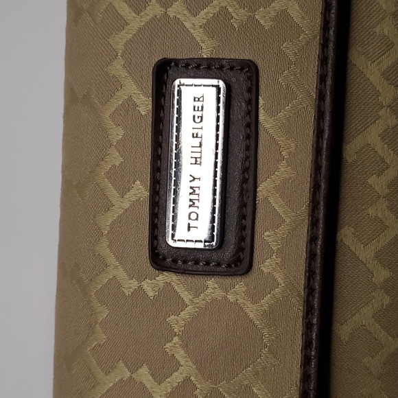 Tommy Hilfiger Checkbook/Wallet - Picture 2 of 8